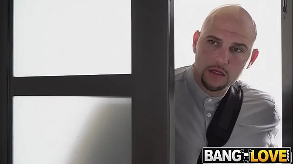 Rachel Rivers Gets Caught Taking Nudes