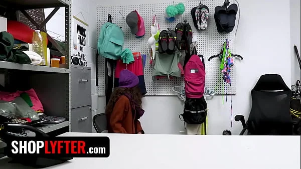 Shoplifting On Christmas Eve Goes Wrong - Shoplyfter