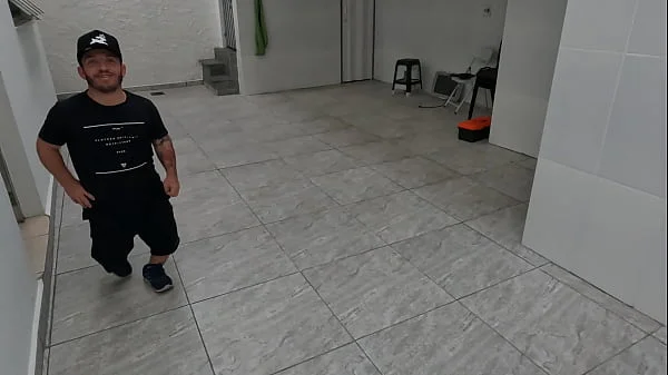 Jasmine seduz anão e leva para o abate