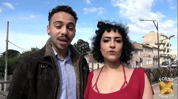 Azylis adore se faire baiser dans tous les sens par son copain