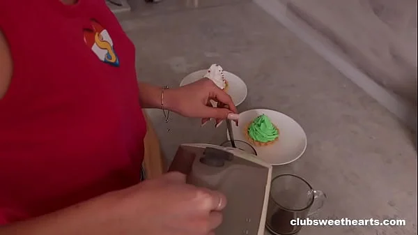 18  Teens scissoring for Breakfast