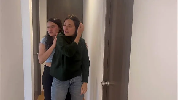 Mi jefa y yo nos tocamos en la reunion de la oficina, ella me dio lengua muy rico!