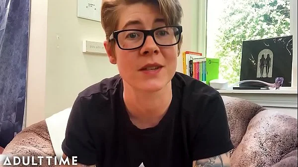 The Cast of Award Winning 'Teenage Lesbian' Reunites & Masturbates Together