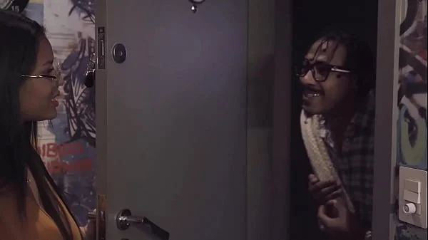 Vizinho nerd, transa gostoso com sua vizinha peituda - Completo No Red