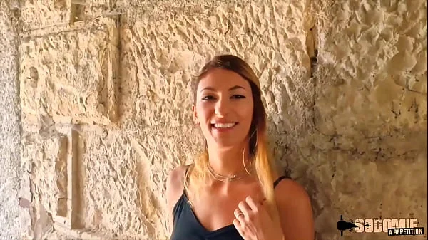 Stella est une grande amatrice de baise anale