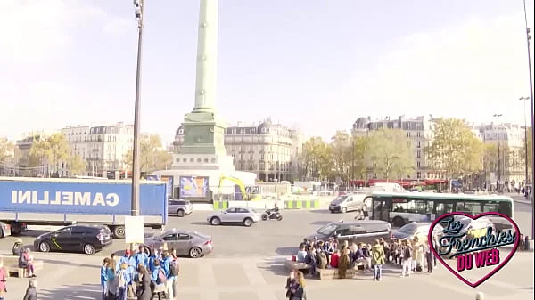 Cherry Kiss prend du plaisir au fond du bar