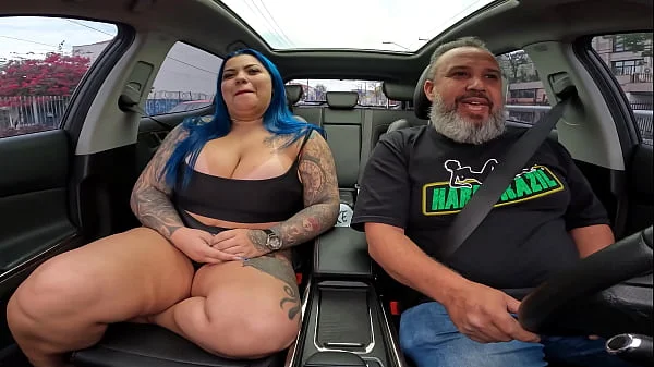 Cheeky Bunny com peitos e bunda gigantes aprontando nas ruas peladinha