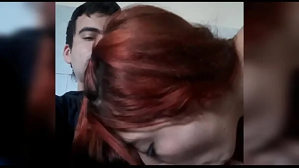 solo tiene 18 pero es una experta mamando verga