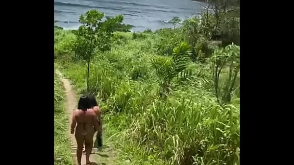 Entramos numa trilha pra fazer uma suruba na praia
