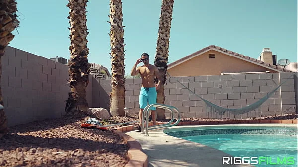 SARAH JESSIE & FIT KITTY FUCK THE POOL GUY