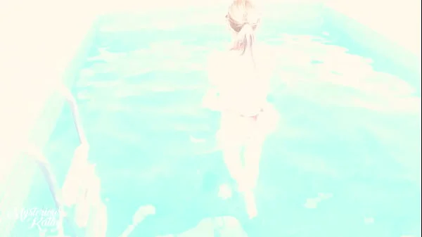 Novinha gostosa de biquíni ama masturbar e chupar os amigos na piscina - MysteriousKathy POV