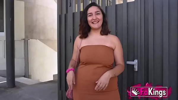 Lovely curvy college babe Gigi Lust is desperate for a good shafting!