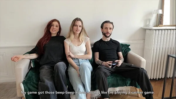 Amateur threesome - Deux déesses Françaises se partagent un mec chanceux. (English Sub)