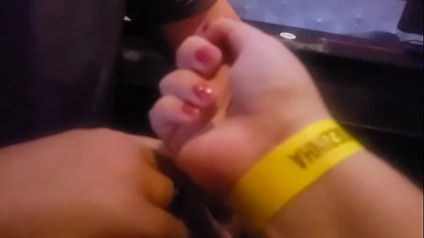 Fiz ménage na festa nudista na casa de swing