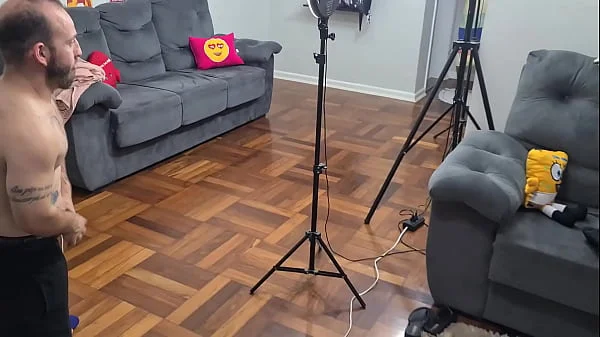 Bastidores - A diversão, putaria e risadas rolam solta na Mattos Movies com as gostosas um mini bastidores do anão safadinho