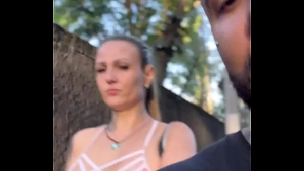 Vi uma Prostituta fazendo ponto na rua pedi pra ela fazer um boquete ela cobro 10$ ela quis me levar pro beco ! (Público)