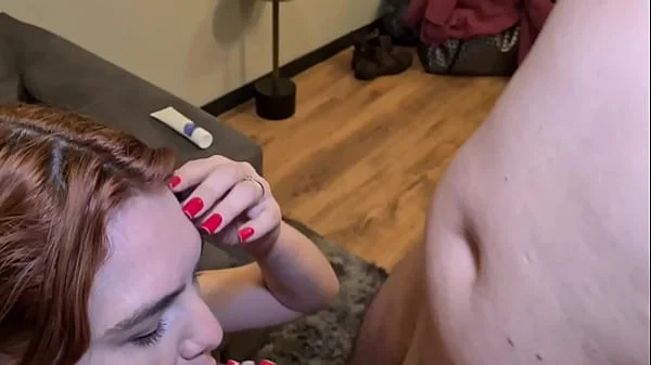 Brincadeira entre amigos vira uma bela troca de casal - A morena da buceta peludinha e a ruiva da bucetinha rosa