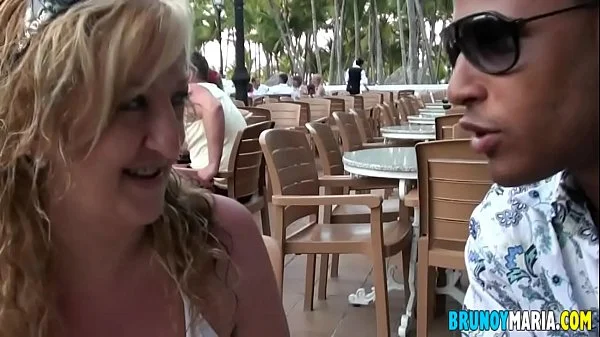 Vamos de Vacaciones a Punta Cana y mi Mujer MARIA se FOLLA a un Camarero Dominicano