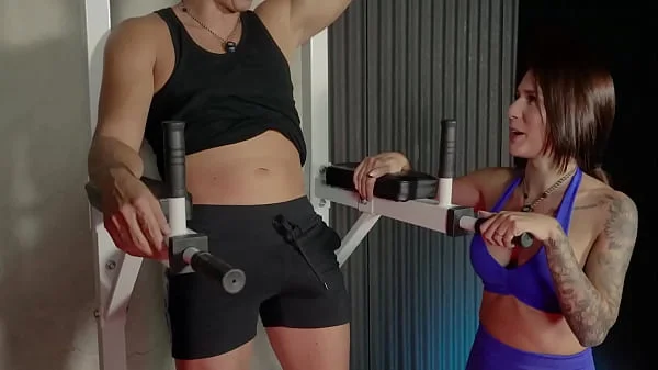 LA FLACA LATINA ASHLEY SANZ TIENE SEXO AMATEUR EN EL GYM CON SU ENTRENADOR