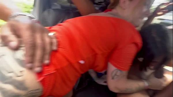 Fiz uma Putaria gostosa com meus amigos e minhas amigas no meio do mato tudo no pelo sem camisinha