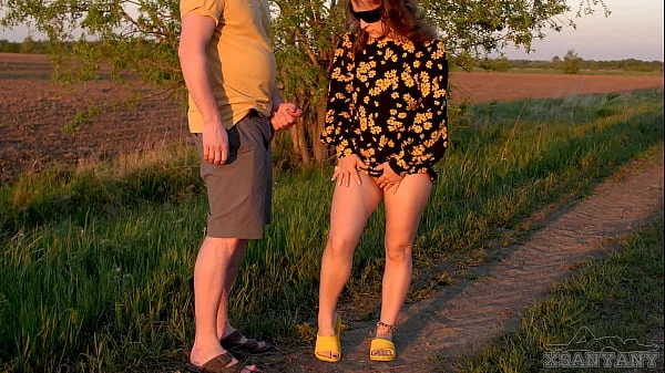 Cute saree bhabhi asked directions from a Desi stranger and was fucked hard in the scarlet sunset!