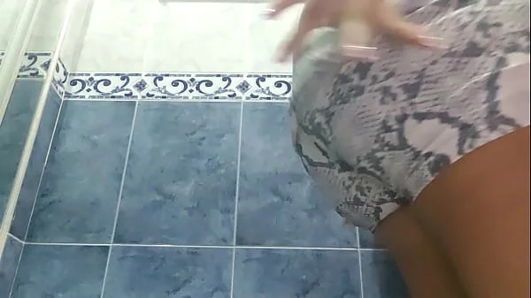 Camara oculta graba a mujeres en el baño del consultorio del doctor Rockefeller
