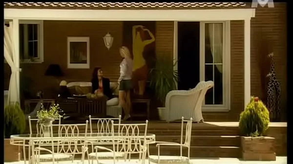 Nomi et Jessica Fiorentino - Plume Perverse (2005)