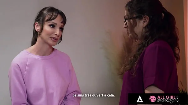 ALL GIRL MASSAGE - Sexy Leana Lovings Tries New VR  Massage With Her Hot Client FRENCH SUBTITLES