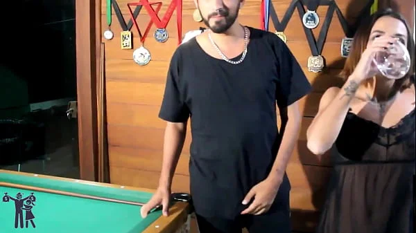 Eu querendo foder e meu marido querendo beber, vou é dar para o amigo dele enquanto ele não vê