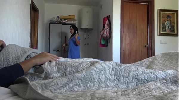 A Turkish muslim cleaning maid gives a rimjob and lets him cum in her mouth for extra money.