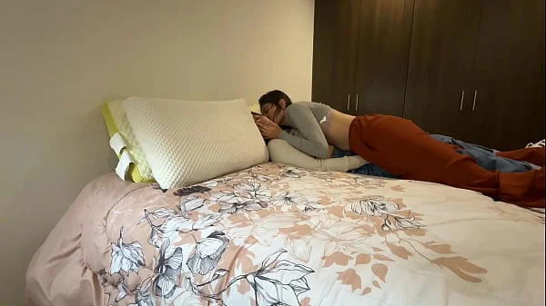 La novia lesbiana rubia de mi mejor amigo sabe como consolarme