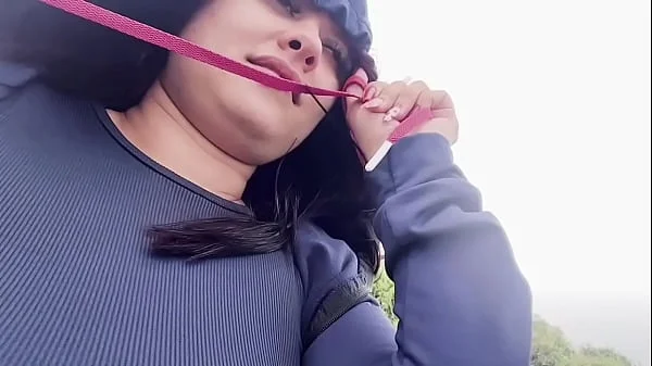 Novinha rabuda é pega no flagra na praia