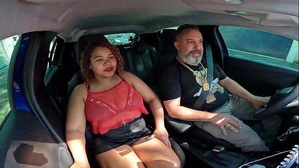 Emily Leoa deu aquela sentada com seu rabo gigante