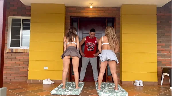 Mi profesora de yoga me folla junto con mi amiga