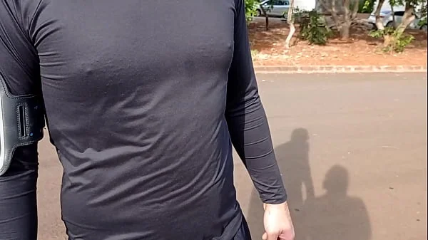 Putinha fez um boquete de graça em mim no meio da rua ,não pude resistir e depois me ferrei porque minha esposa descobriu por causa deste vídeo que deixei ela gravar