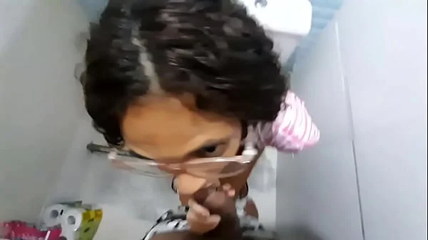 Minha pequena e tímida enteada no banheiro - teen