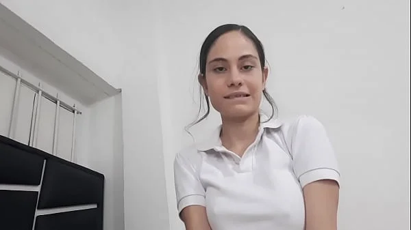 Estudiante de grandes tetas lo hace con su profesor