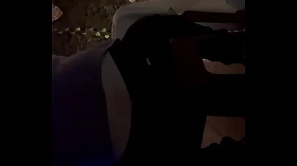 Masajista se aprovecha de rubia. Cámara escondida.