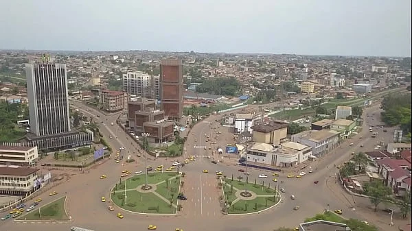 ELLE BAISE Mr le Maire avant son mariage