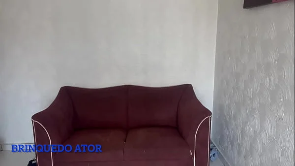 SEXO GOSTOSO COM ESSA MAGRINHA E ELA TIRA A CAMISINHA PARA SENTIR O PAU NA BUCETA E DÁ ATÉ O CUZINHO