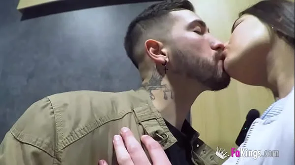 Sneaky fuck inside a mall: Nuria Millan knows how to roll!! :-D