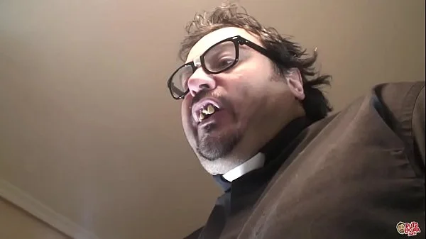 Padre Estoy Poseída. El monaguillo saca ese demonio a pollazos