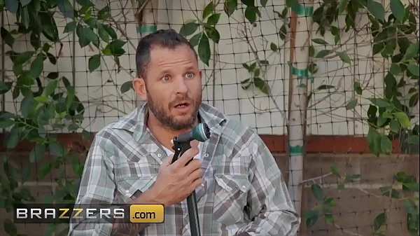 Sexy Latina (Vicki Chase) Rides Thick Cock With Her Pussy Ass - Brazzers