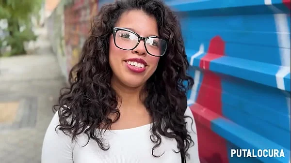 PutaLocura - Culona jovencita Laura Love se corre a chorros en Pilladas