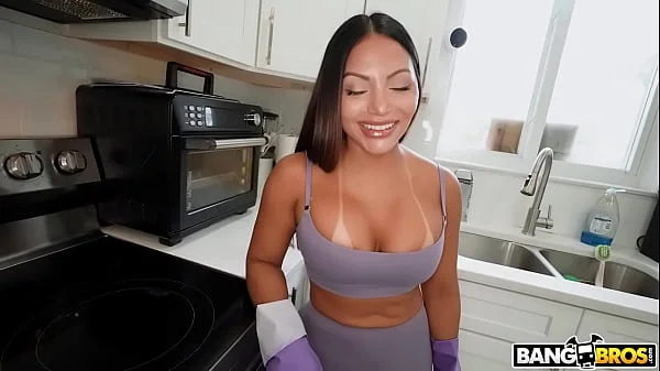 Big Booty Maid, Brandylicious Takes Huge Dick!