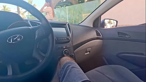 Mostrei meu pau pra novinha na rua em público arriscado ela gostou!
