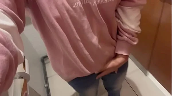 今日も隣でト◯レしてる人がいるのにオナニーしてやってはいけないことに興奮する女子◯生。
