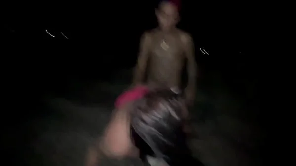 Vazou na net ! Casada em suruba com 3 amigos na praia de ipanema