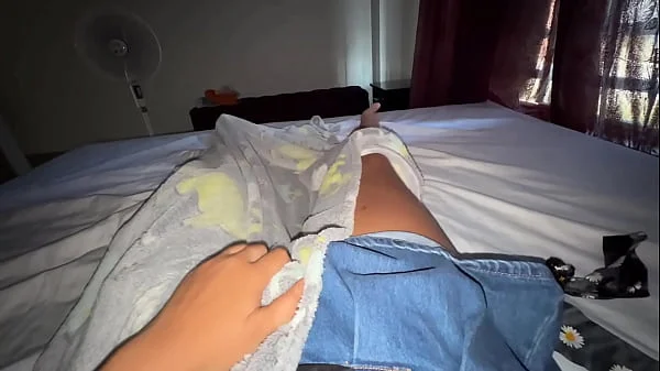 la universidad me termina muy cansada y mi unica opcion es masturbarme mi coño bien mojado por que no tengo novio