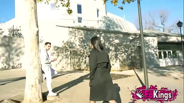 Sex tour in Madrid for the horny Valencian Nelia Estrada. Another monument to the capital!